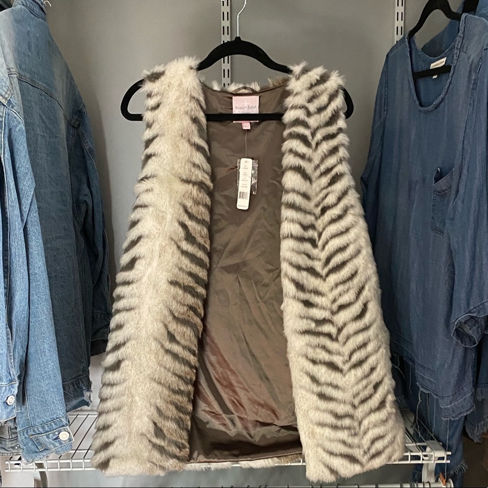 NWT L Faux Fur Vest, sleeveless cardigan